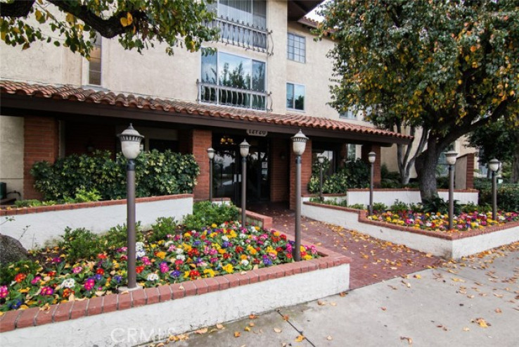 1 Bed Home for Sale in Valley Village, California