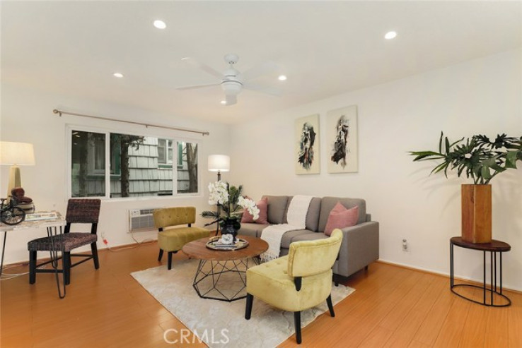 1 Bed Home for Sale in Los Angeles, California