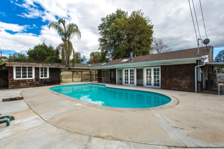 3 Bed Home for Sale in Lake Balboa, California