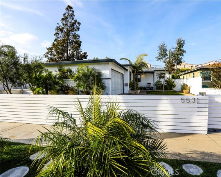 Residential Home in Holly Glen/Del Aire