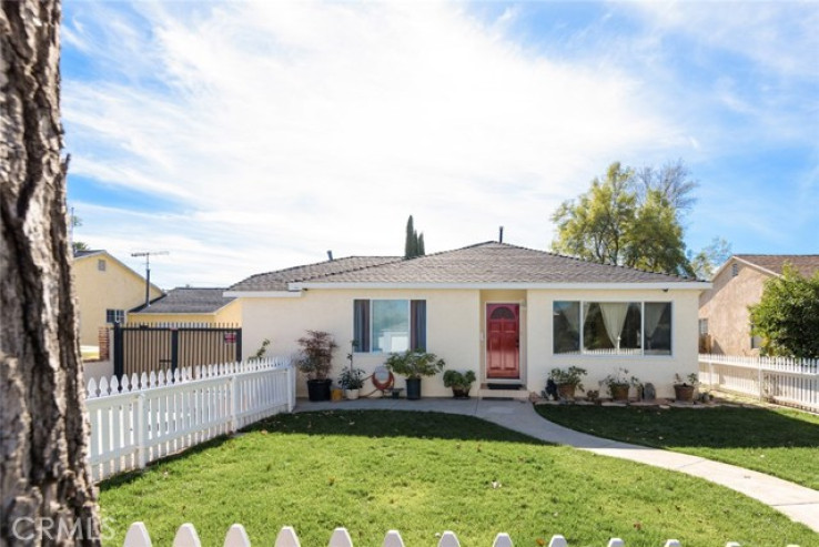 3 Bed Home for Sale in Lake Balboa, California