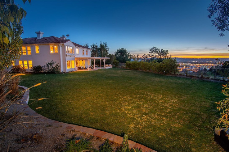 5 Bed Home for Sale in Burbank, California