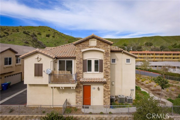 Residential Home in Canyon Country 1