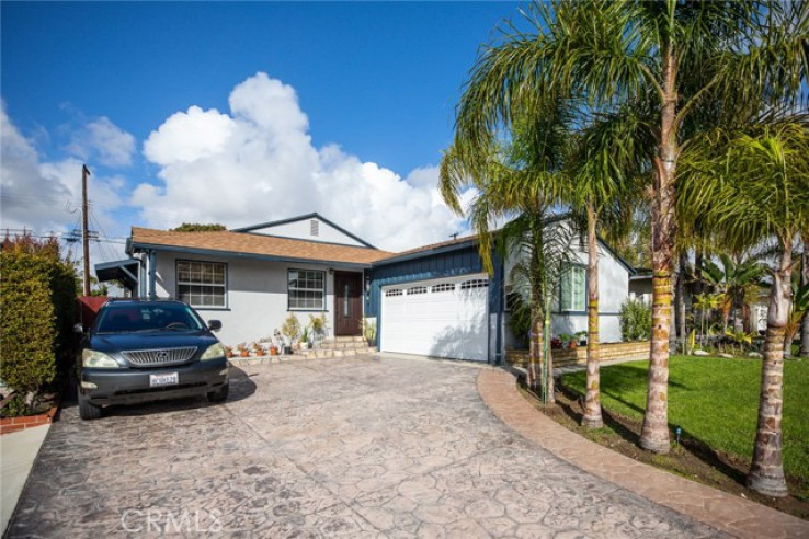Residential Home in Holly Glen/Del Aire
