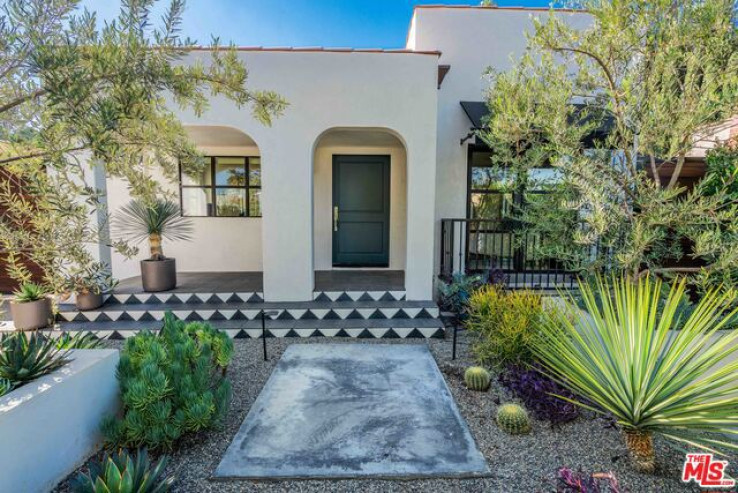 Residential Home in Hollywood