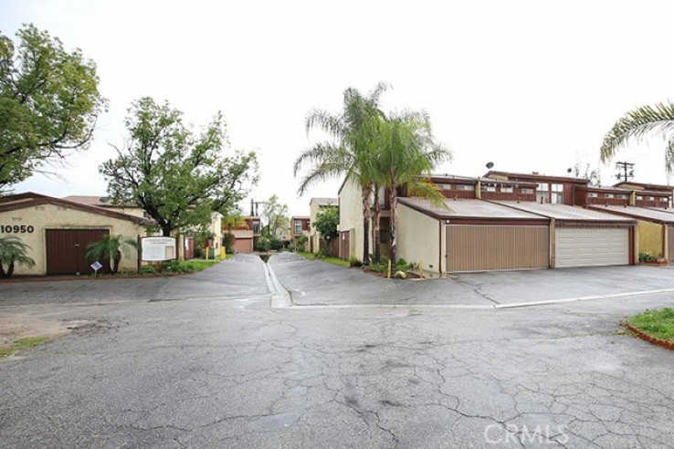 3 Bed Home for Sale in Sun Valley, California