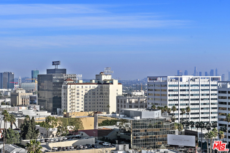 Residential Home in Sunset Strip - Hollywood Hills West