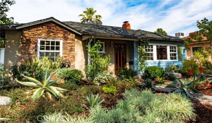 Residential Home in Valley Glen