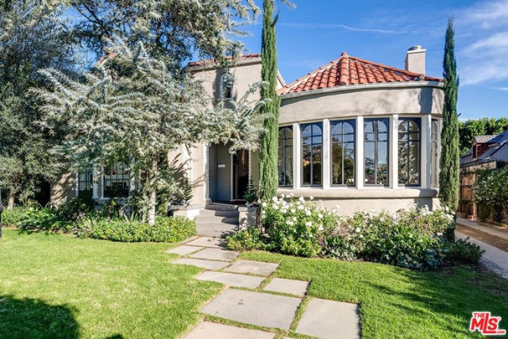 Residential Home in Hollywood