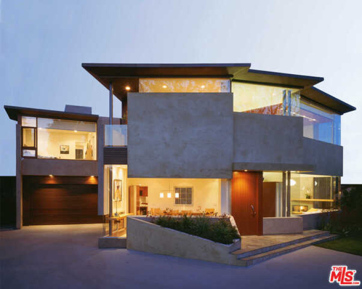 5 Bed Home for Sale in Los Angeles, California