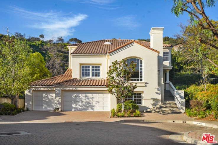 Residential Home in Bel Air - Holmby Hills