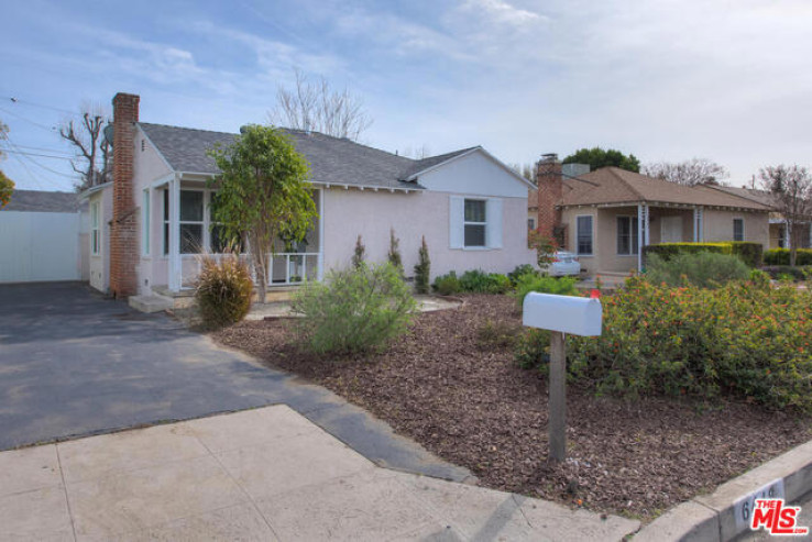 2 Bed Home for Sale in Lake Balboa, California