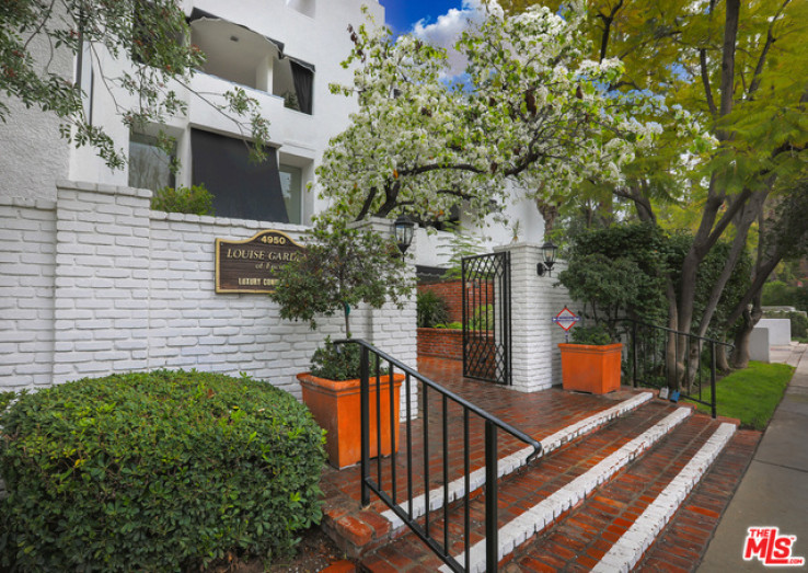 2 Bed Home for Sale in Encino, California