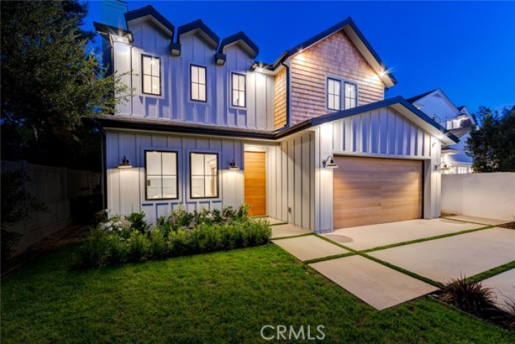 Residential Home in Encino