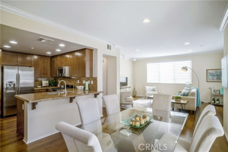 2 Bed Home for Sale in Hawthorne, California