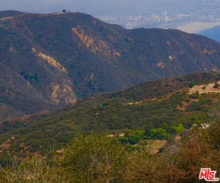 Land in Topanga