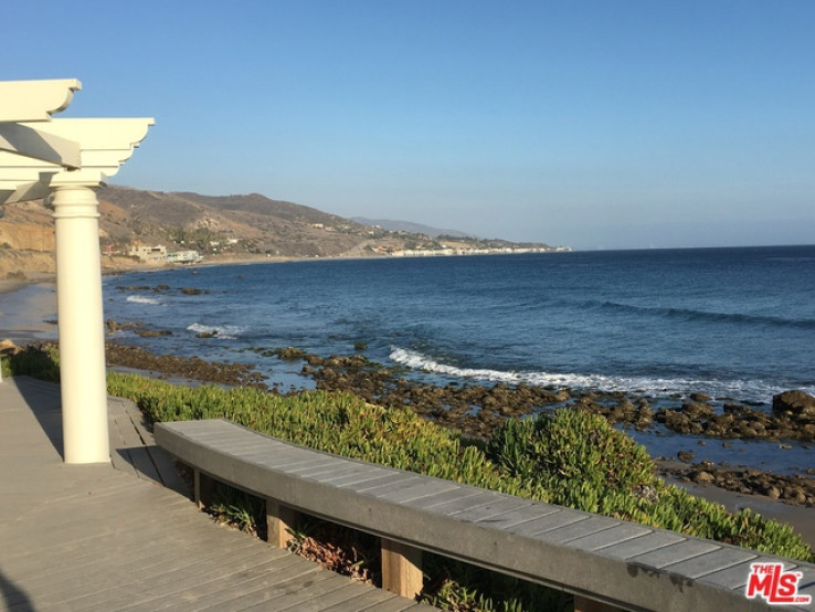 2 Bed Home to Rent in Malibu, California