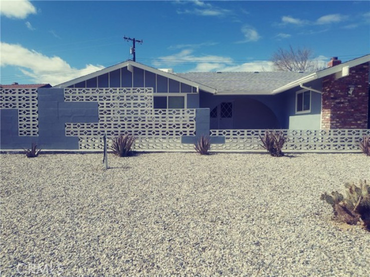 3 Bed Home for Sale in Mojave, California
