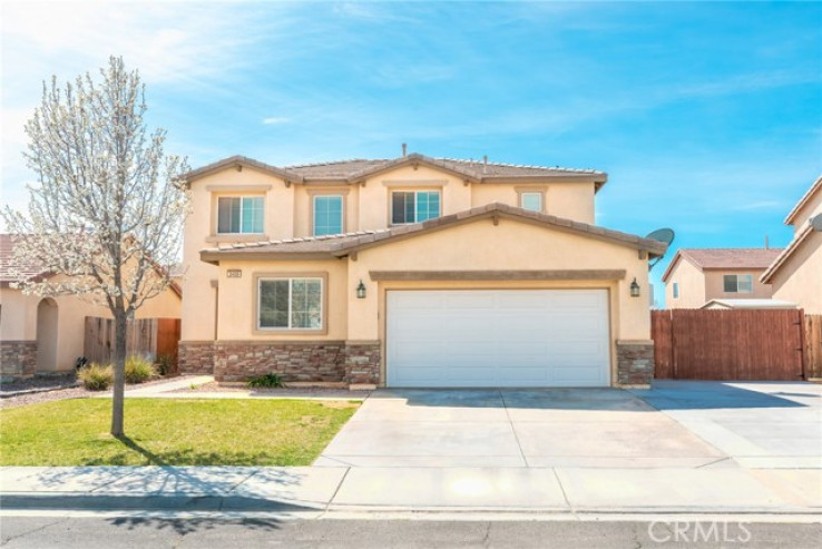 5 Bed Home for Sale in Rosamond, California