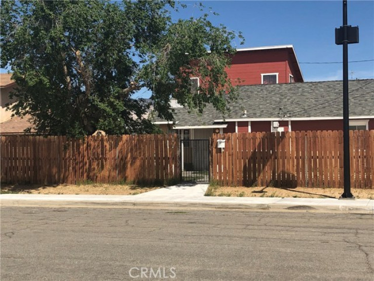 5 Bed Home for Sale in Mojave, California
