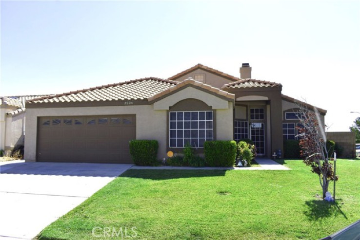 5 Bed Home for Sale in Rosamond, California