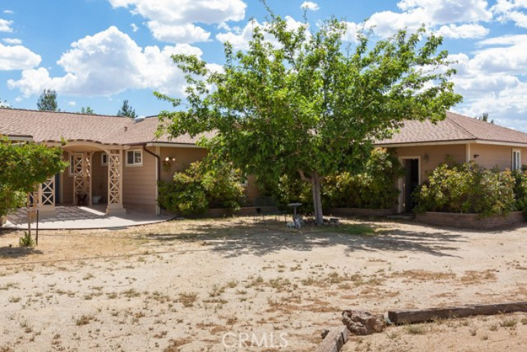 5 Bed Home for Sale in Rosamond, California
