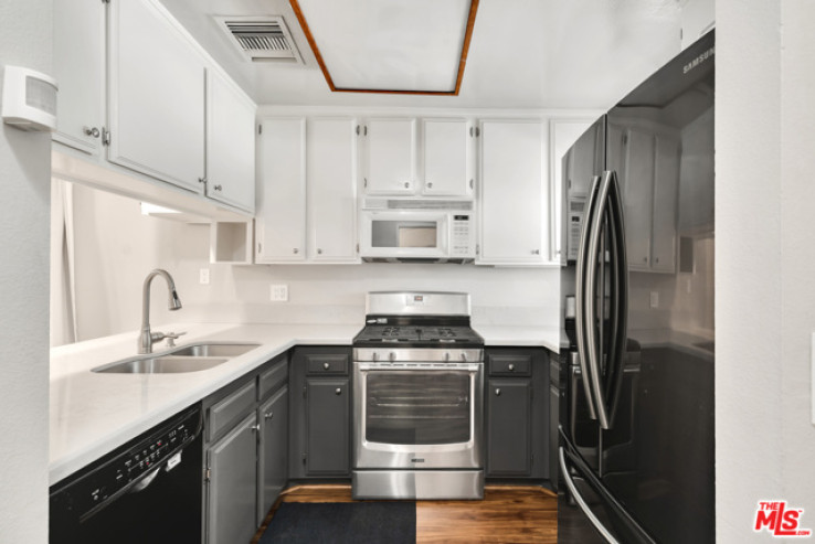 2 Bed Home for Sale in Van Nuys, California