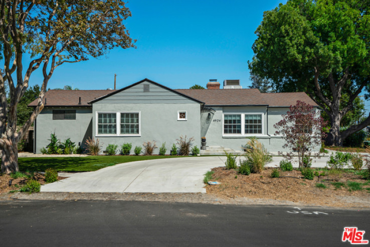 Residential Home in Toluca Lake