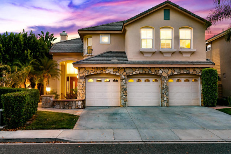 5 Bed Home for Sale in Oak Park, California