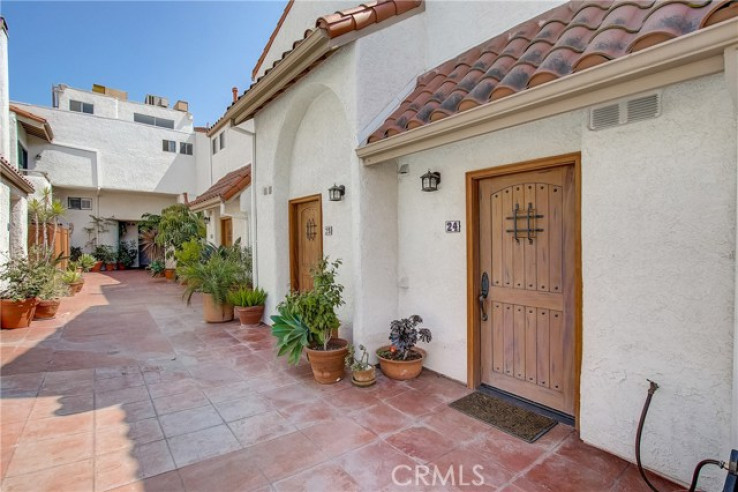 1 Bed Home for Sale in Studio City, California