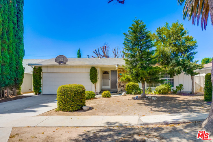 Residential Home in Granada Hills