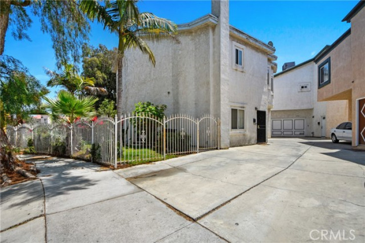 3 Bed Home for Sale in Hawthorne, California