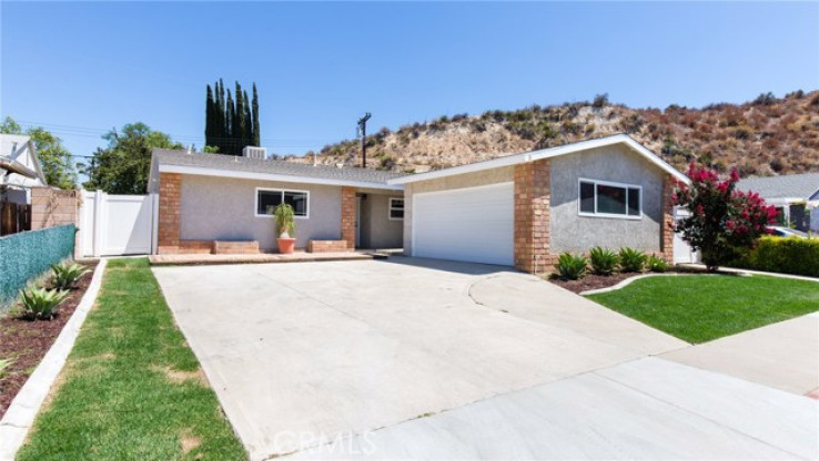 Residential Home in Bouquet Canyon