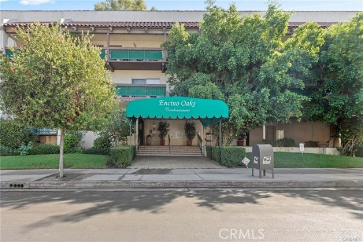 1 Bed Home for Sale in Encino, California