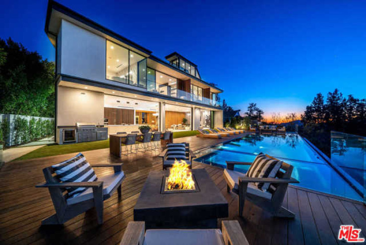 5 Bed Home for Sale in Los Angeles, California