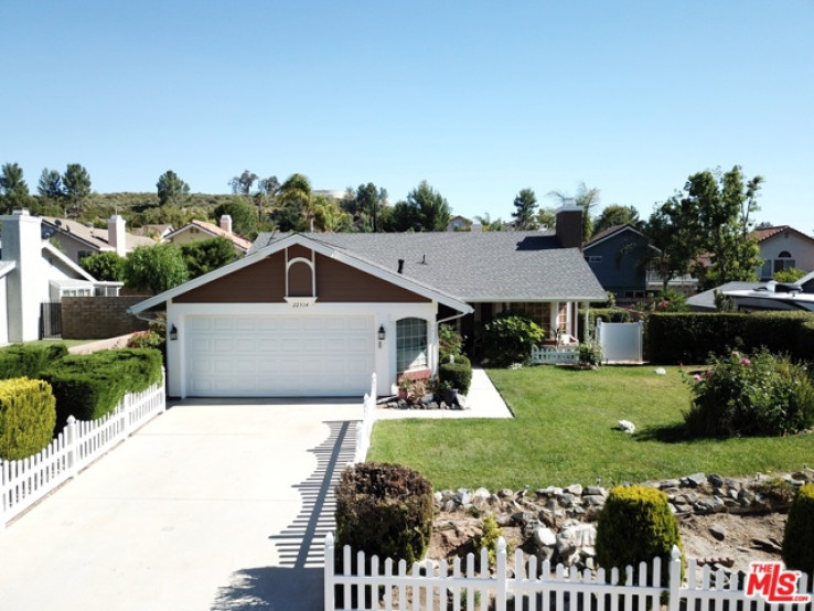 Residential Home in Bouquet Canyon