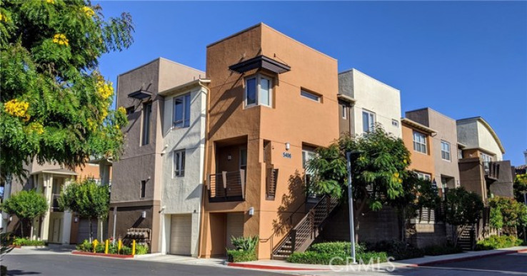2 Bed Home for Sale in Hawthorne, California