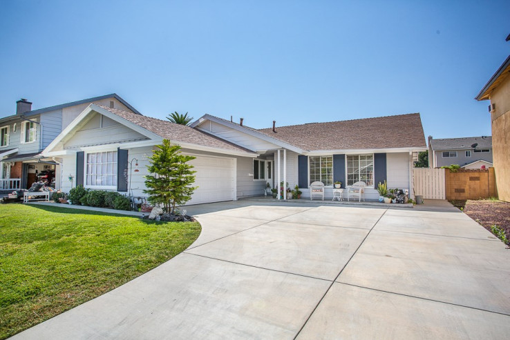 4 Bed Home for Sale in Canyon Country, California