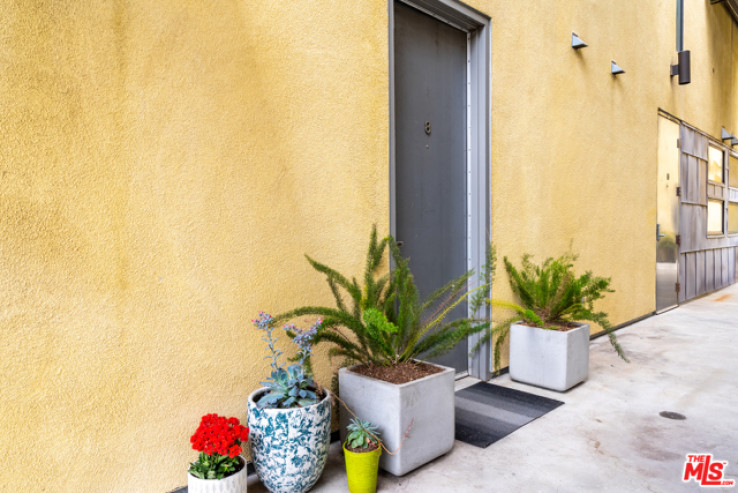 1 Bed Home for Sale in Los Angeles, California