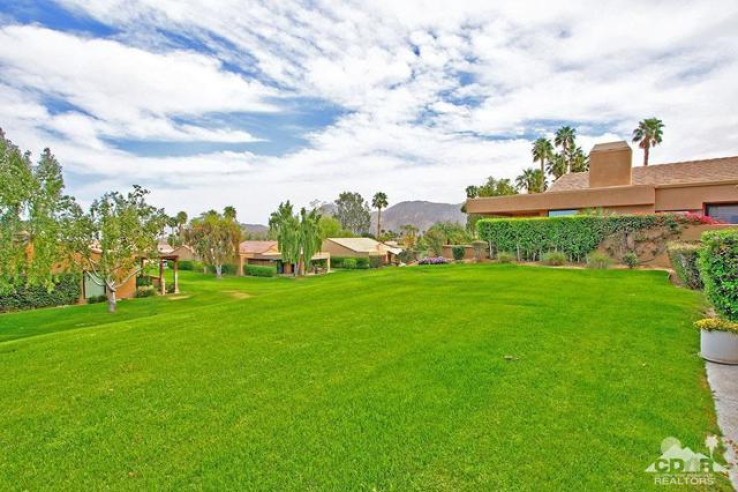 Residential Home in South Palm Desert