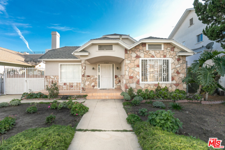 Residential Home in Hollywood