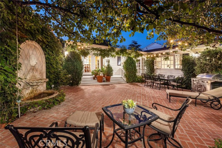 Residential Home in East Costa Mesa