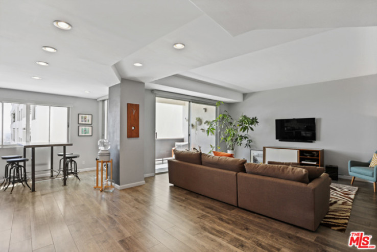 1 Bed Home for Sale in Los Angeles, California