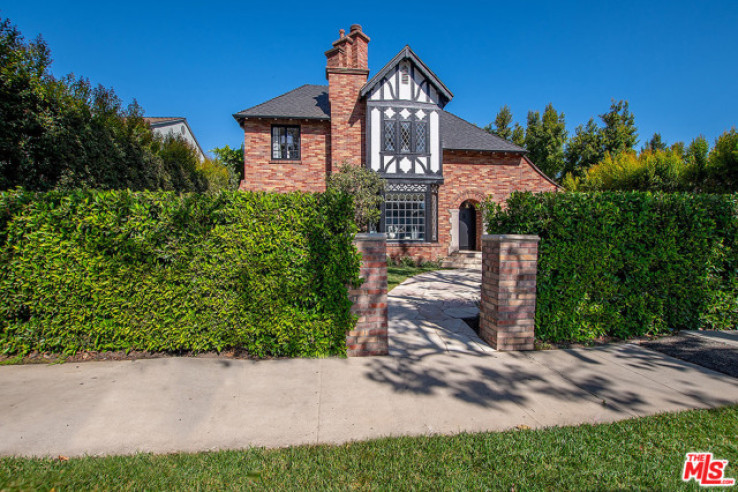 Residential Home in Hancock Park