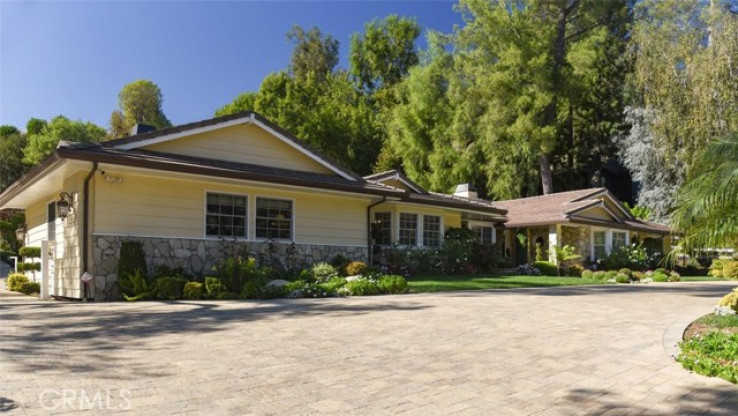 Residential Home in Hidden Hills