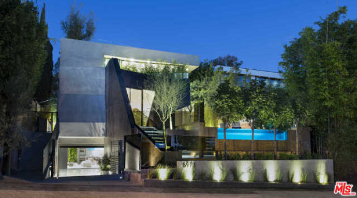 Residential Home in Sunset Strip - Hollywood Hills West