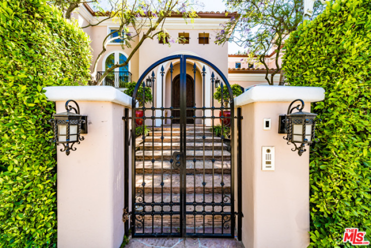 5 Bed Home for Sale in Studio City, California