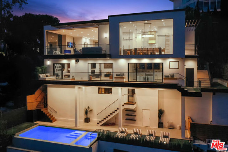Residential Home in Sunset Strip - Hollywood Hills West