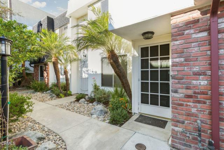 1 Bed Home for Sale in Toluca Lake, California