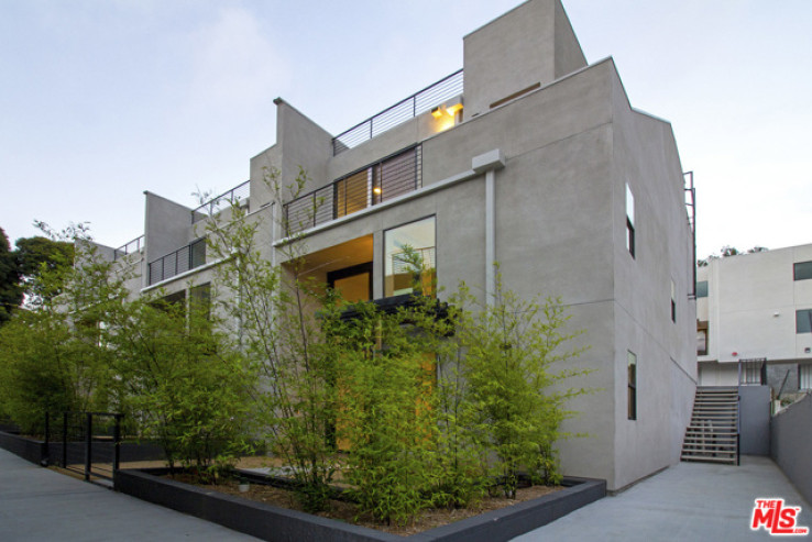 2 Bed Home for Sale in Los Angeles, California